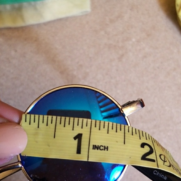 These classic round sunglasses are beautiful the l - Picture 4 of 5